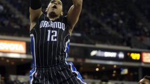 Magic rompe su racha ganando a los Kings