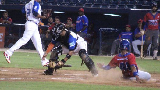 Las Águilas Metropolitanas ganan y siguen con vida en la Serie Final