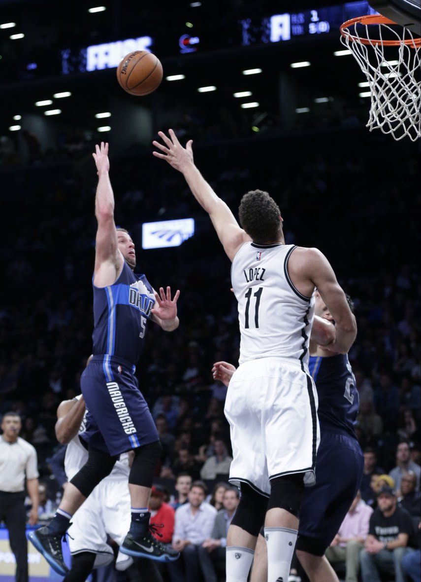 Nowitzki y Barea dan triunfo a Mavericks sobre Nets