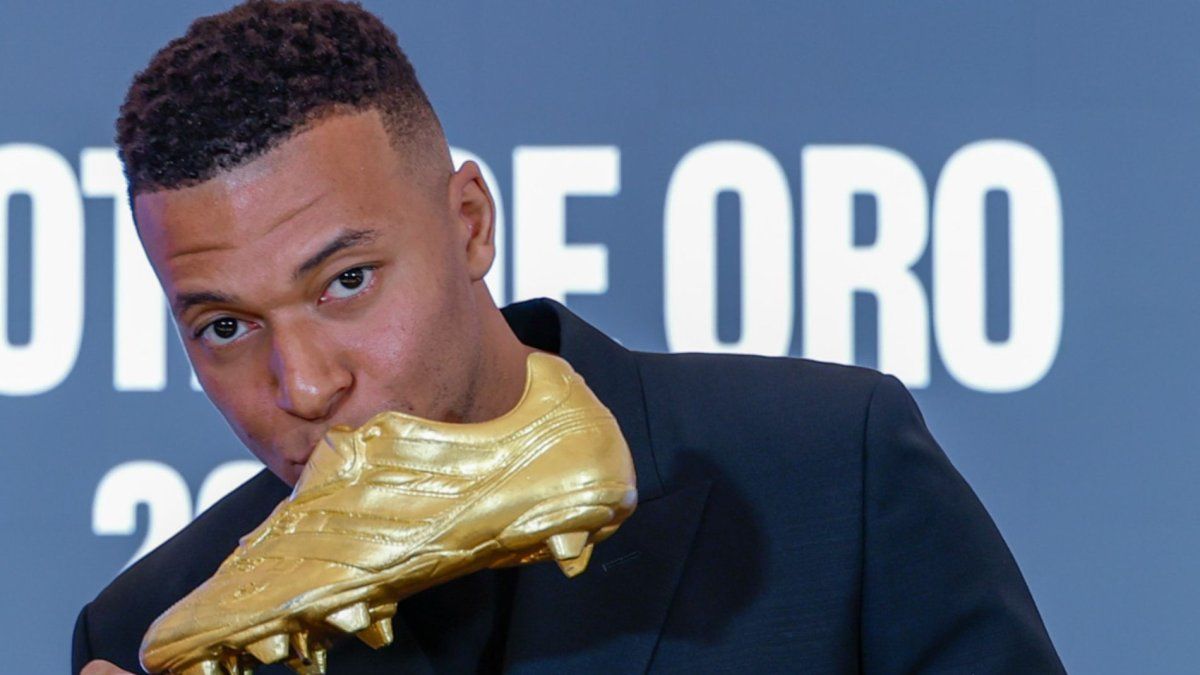 Kylian Mbappé recibe la Bota de Oro 24/25
