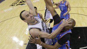 Spurs arrollan y están a un triunfo de la final