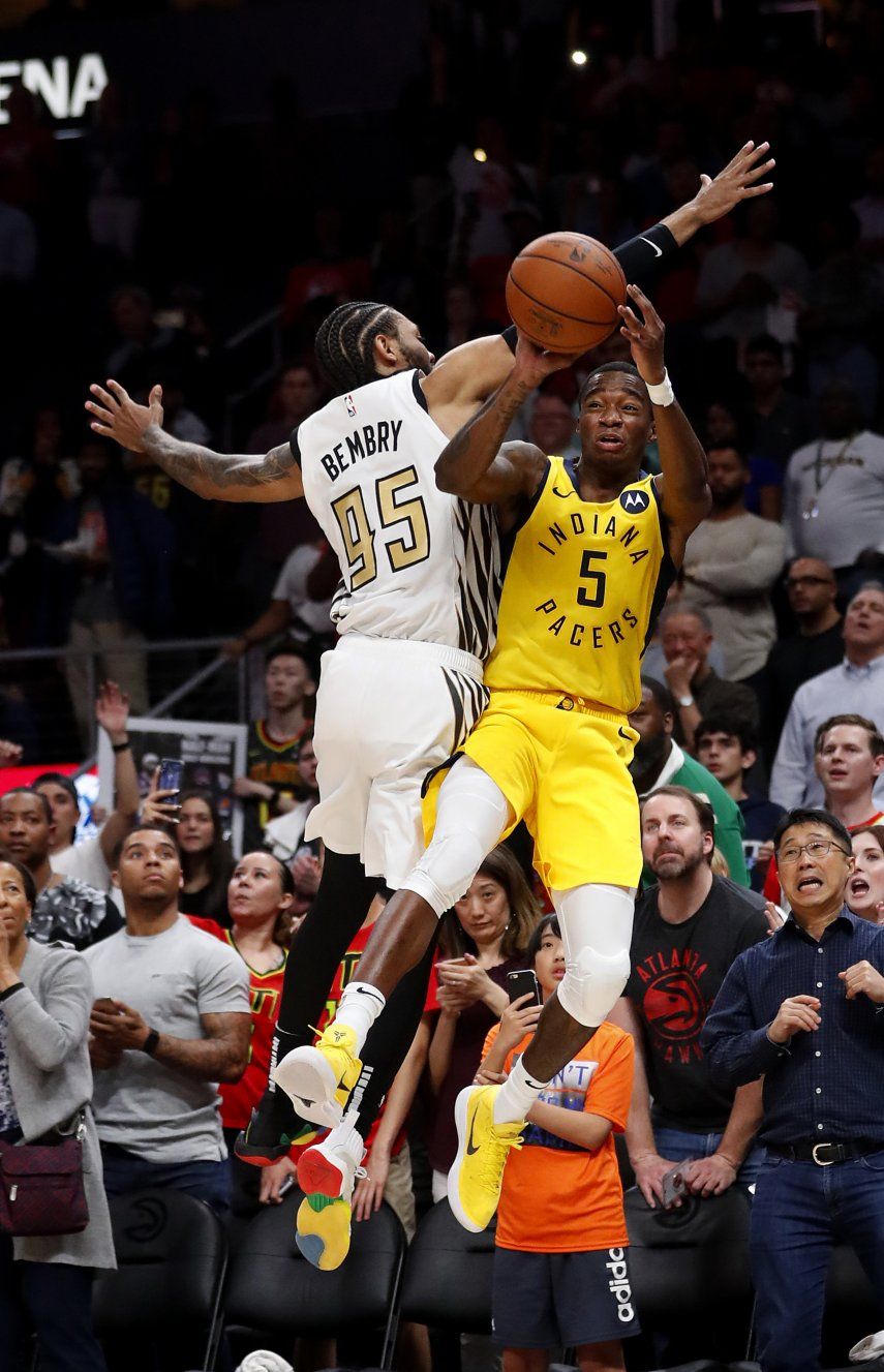 Sumner da a Pacers triunfo de último segundo sobre Hawks