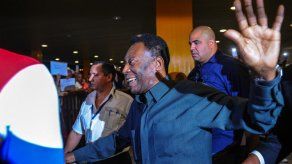 Cosmos de Nueva York llega a Cuba con su astro Raúl y el Rey Pelé