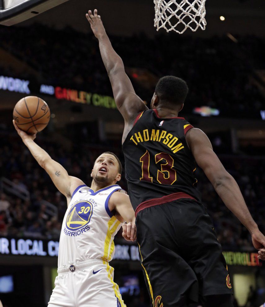 Curry anota 42 puntos y Warriors apalea 129-105 a Cavaliers