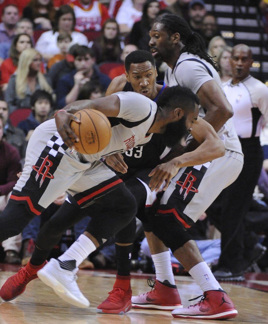 Harden logra triple-doble; Rockets vencen a Clippers 140-116