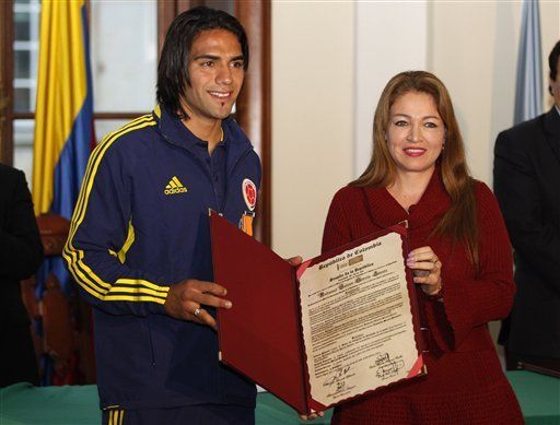 América: Presidente Santos viste camiseta de la selección de Colombia