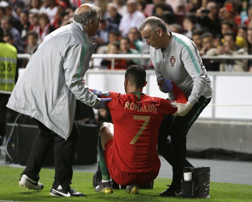 Cristiano abandona partido de Portugal por lesión