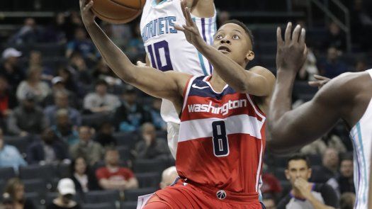 Hornets se desatan en  1ra mitad y ganan 133-109 a Wizards