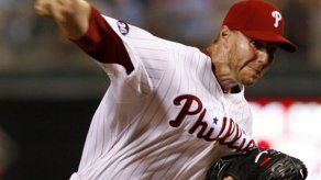 Halladay vuelve a lanzar partido completo y suma siete en el año