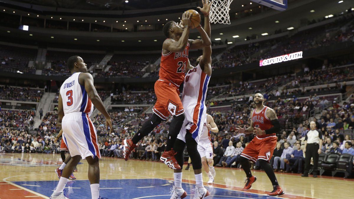 Augustin y Noah dan a Bulls triunfo sobre Pistons