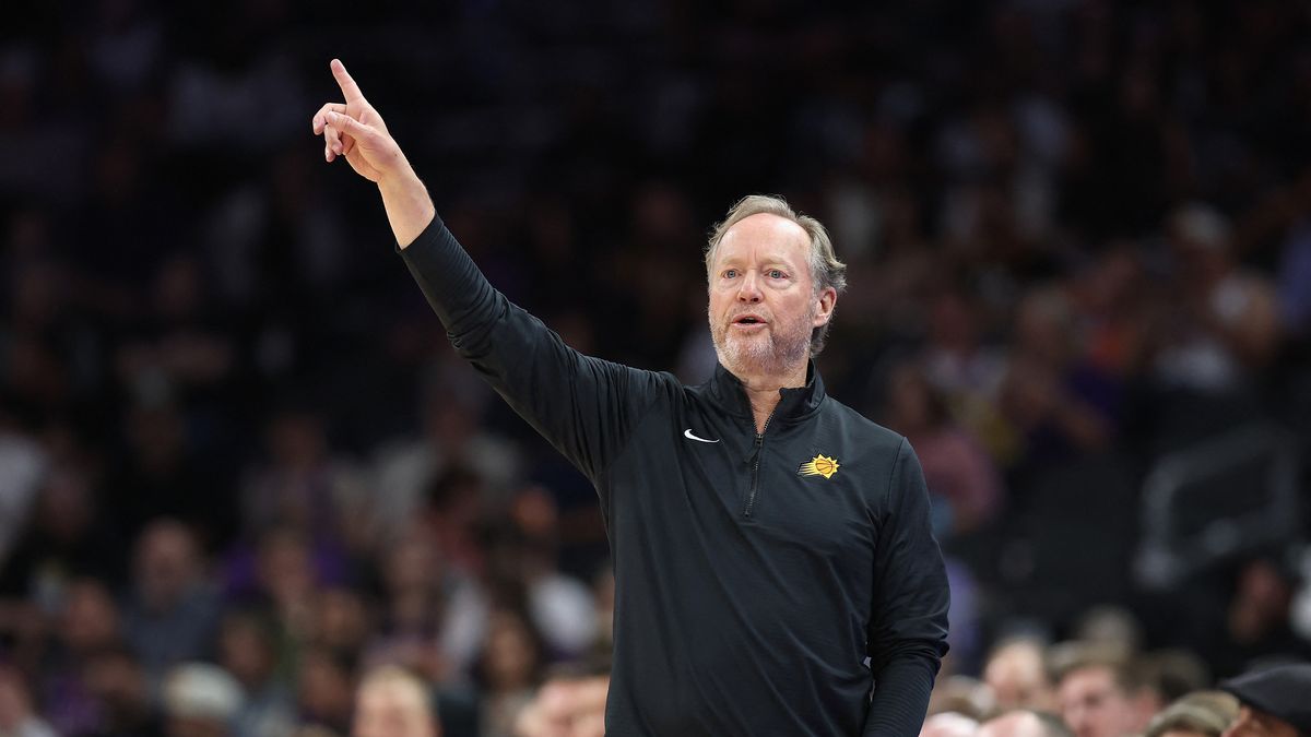 Phoenix Suns despiden a su entrenador tras quedar fuera de playoffs de NBA