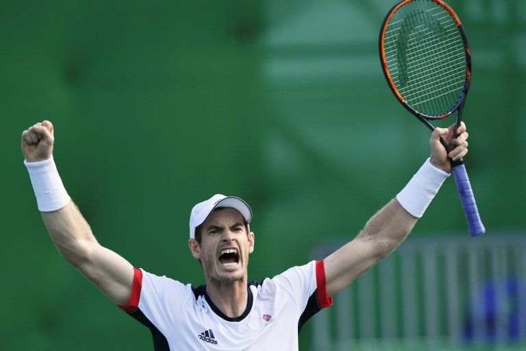 El británico Murray sufre para clasificarse a las semifinales de tenis de Rio