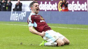 Chelsea empata y no puede estirar a 12 puntos su ventaja