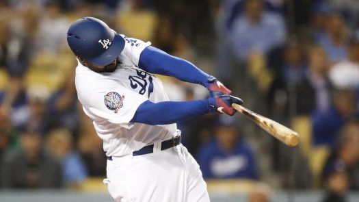 Stripling y Kemp guían a Dodgers en triunfo 8-2 sobre Filis