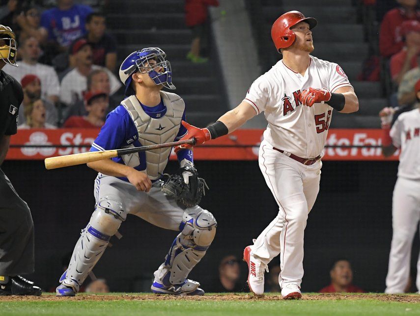 Valbuena jonronea y Angelinos ganan 8-5 a Azulejos