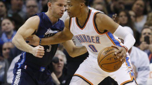 Thunder gana, tras altercado entre Westbrook y Barea