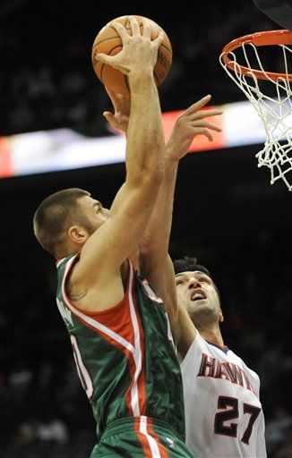 NBA: Bucks 108, Hawks 91; Maggette contribuye con 20 puntos