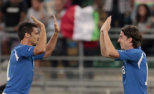 Italia vence 2-1 a España en amistoso