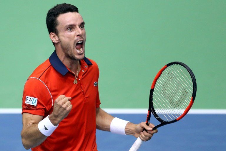 Bautista derrota a Skugor y España se mantiene viva en la Copa Davis