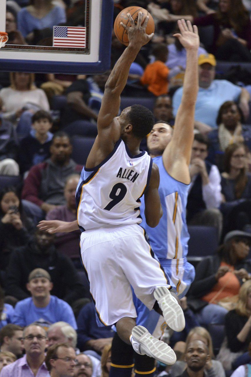 Randolph anota 24 puntos en triunfo de Grizzlies
