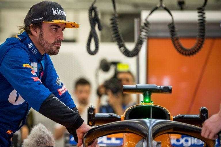 Alonso sigue gafado en Indianápolis y se pierde jornada de prácticas