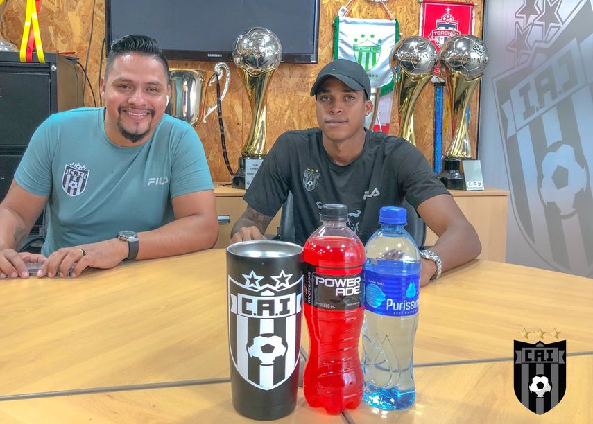 Gilberto Hernández vistió las camisetas de Herrera FC