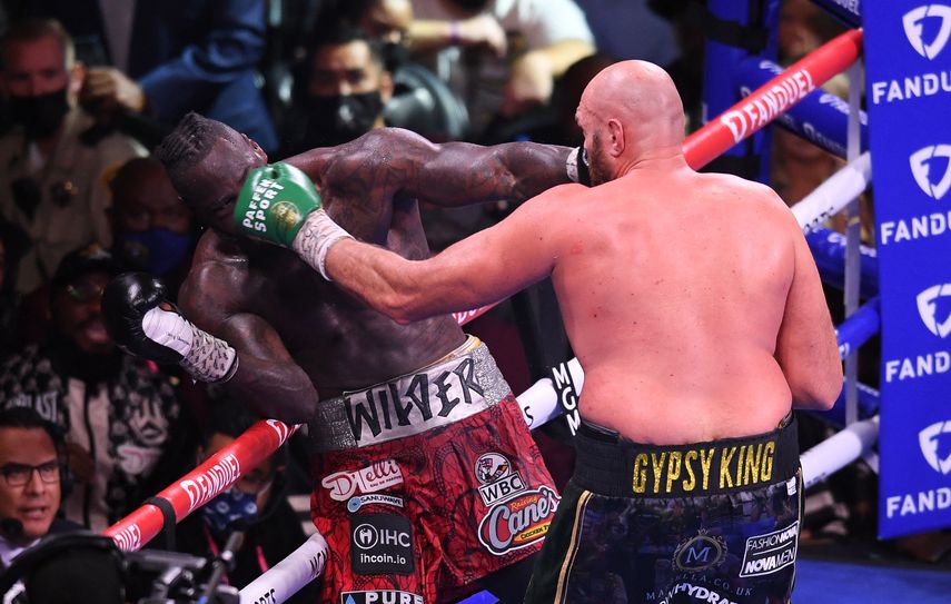 Tyson Fury noquea a Deontay Wilder en once asaltos y retiene título de peso pesado