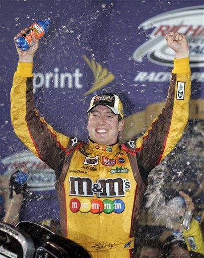 Kyle Busch vence a Jeff Gordon y gana carrera en Virginia