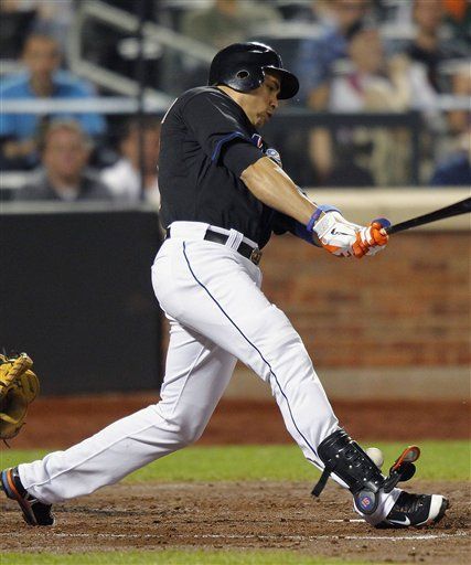 Beltrán de los Mets se lastima espinilla con bola de foul