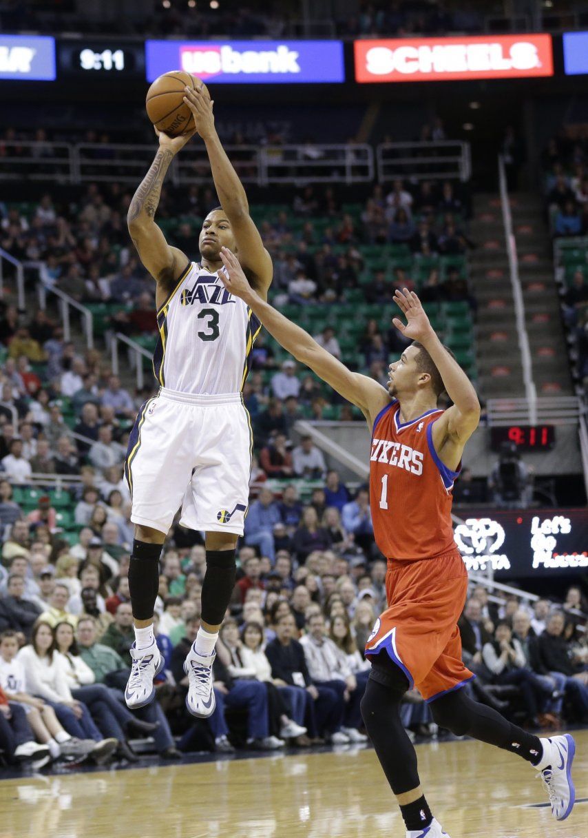 Burks impulsa a Jazz a triunfo sobre 76ers