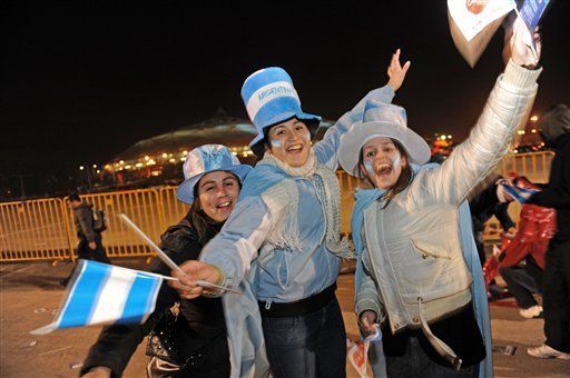 América: Tribunas semivací­as le restan brillo a inauguración