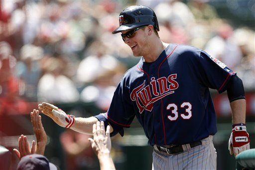 MLB: Mellizos 10, Angelinos 1; Morneau pega 2 jonrones