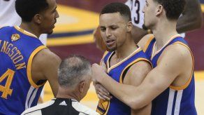 Kerr y Curry multados 25.000 dólares por la NBA