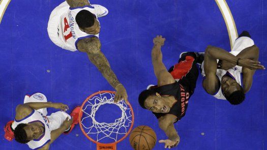 DeRozan destaca en la cancha y Vásquez como adivino