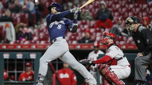 Acaba racha de Yelich, pero Cerveceros derrotan a Rojos