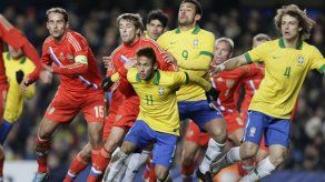 Scolari sigue sin ganar: Brasil empata con Rusia