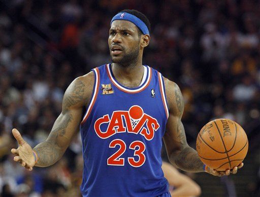 Cavaliers 117, Warriors 114; James domina