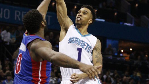 Hornets superan a Pistons en su 6ta victoria seguida
