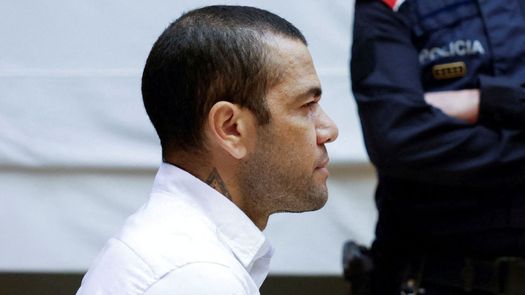 Familia de Neymar Jr niega que pagará fianza de Dani Alves