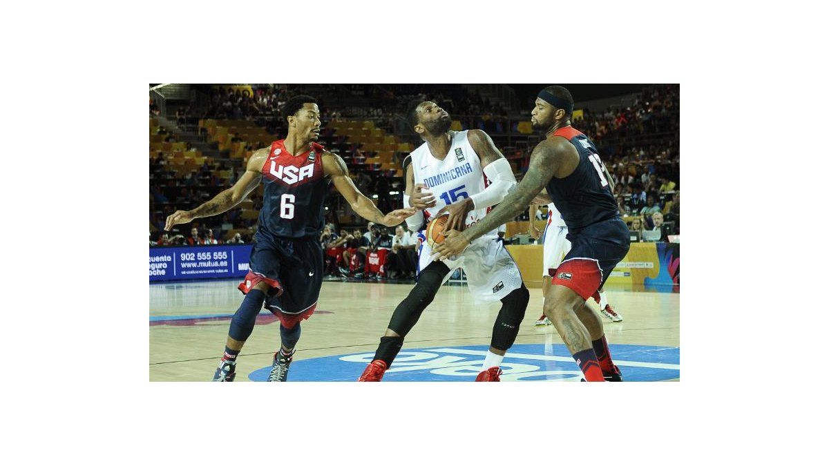 Dominicana celebra clasificación a octavos con digna derrota ante EEUU (71-106)