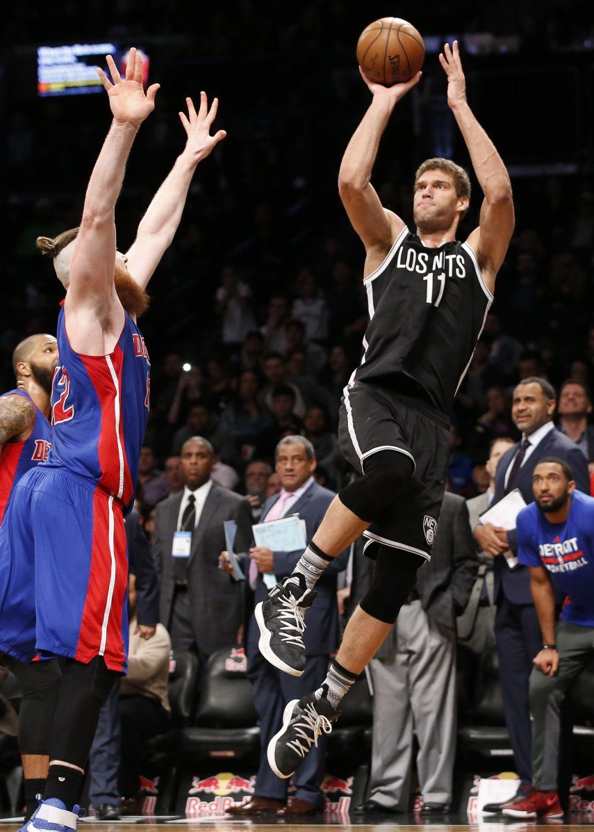 Nets ganan, con enceste agónico de López