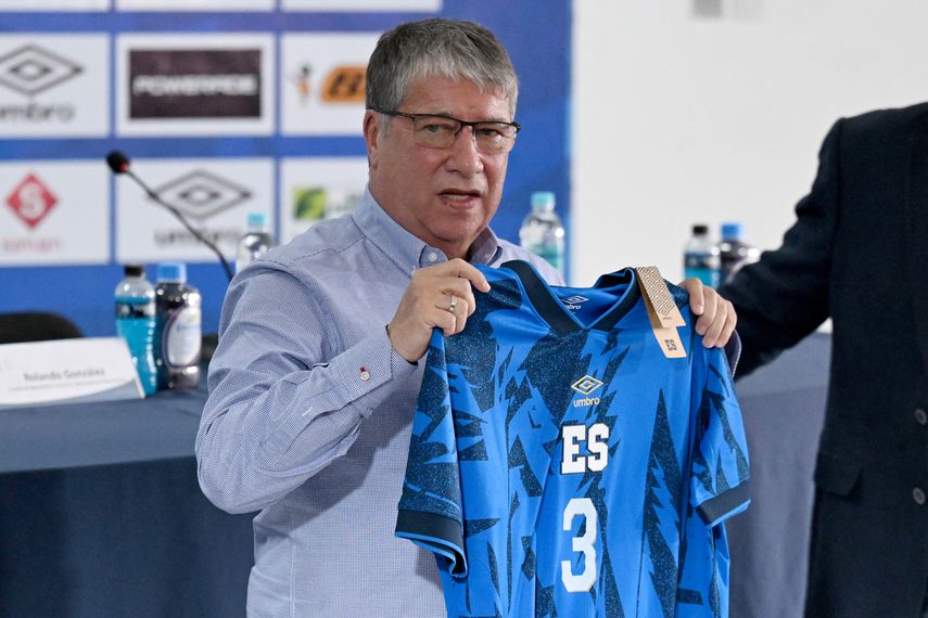 Hernán Bolillo Gómez promete luchar para llevar a El Salvador al Mundial