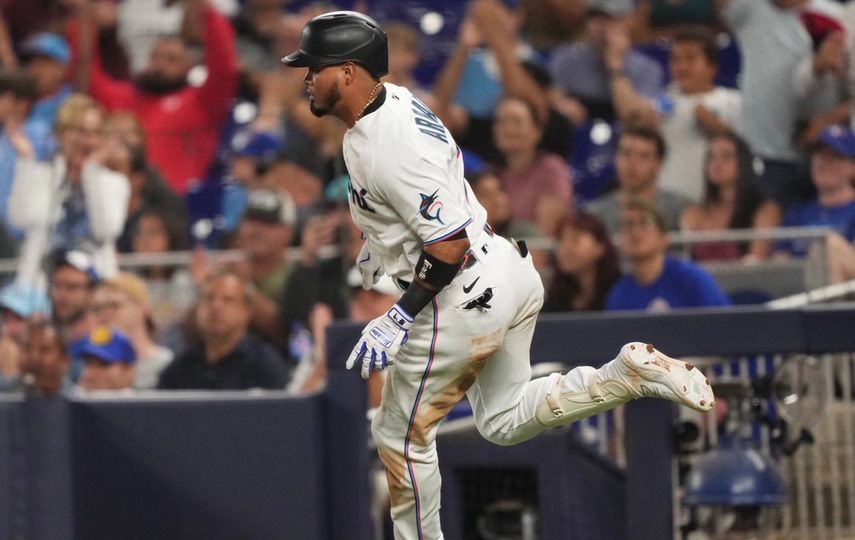 MLB: Luis Arráez se va de 5-5 y vuelve a batear para .400