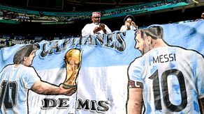 Qatar 2022: Fanáticos argentinos llevan a Maradona a un nuevo Mundial Foto: Br Football