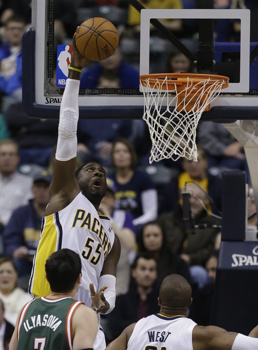 Roy Hibbert lidera a Pacers en triunfo ante Bucks