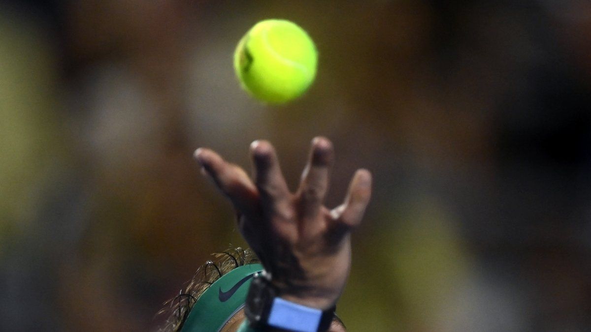 Tenistas rusos son excluidos de competiciones por países, no de los torneos ATP y WTA