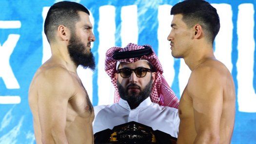 Dmitry Bivol y Artur Beterbiev cumplieron en la báscula para el esperado choque