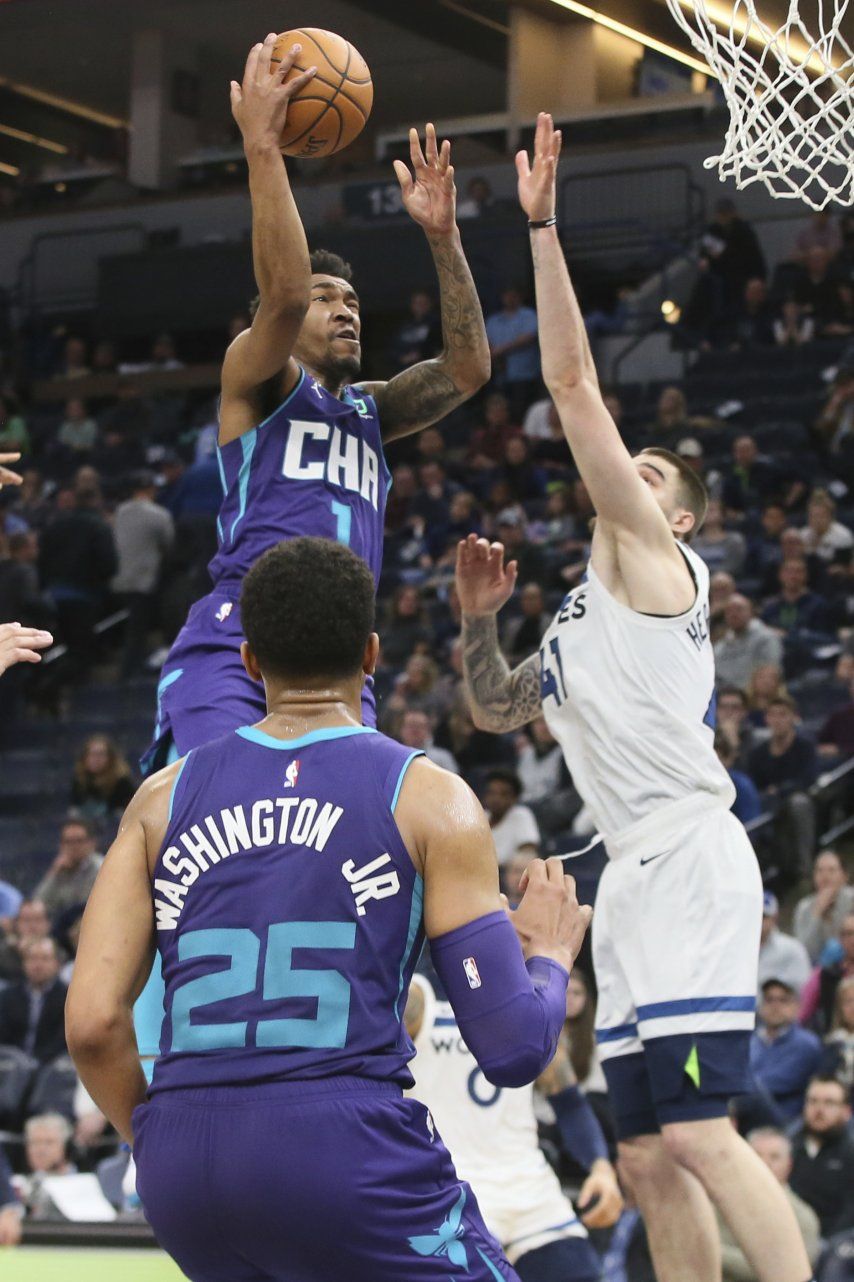 Hornets dan la vuelta y superan a Timberwolves