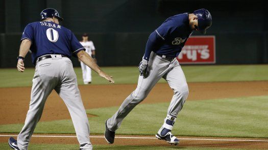 Santana aporta jonrón y Cerveceros derrotan a Diamondbacks