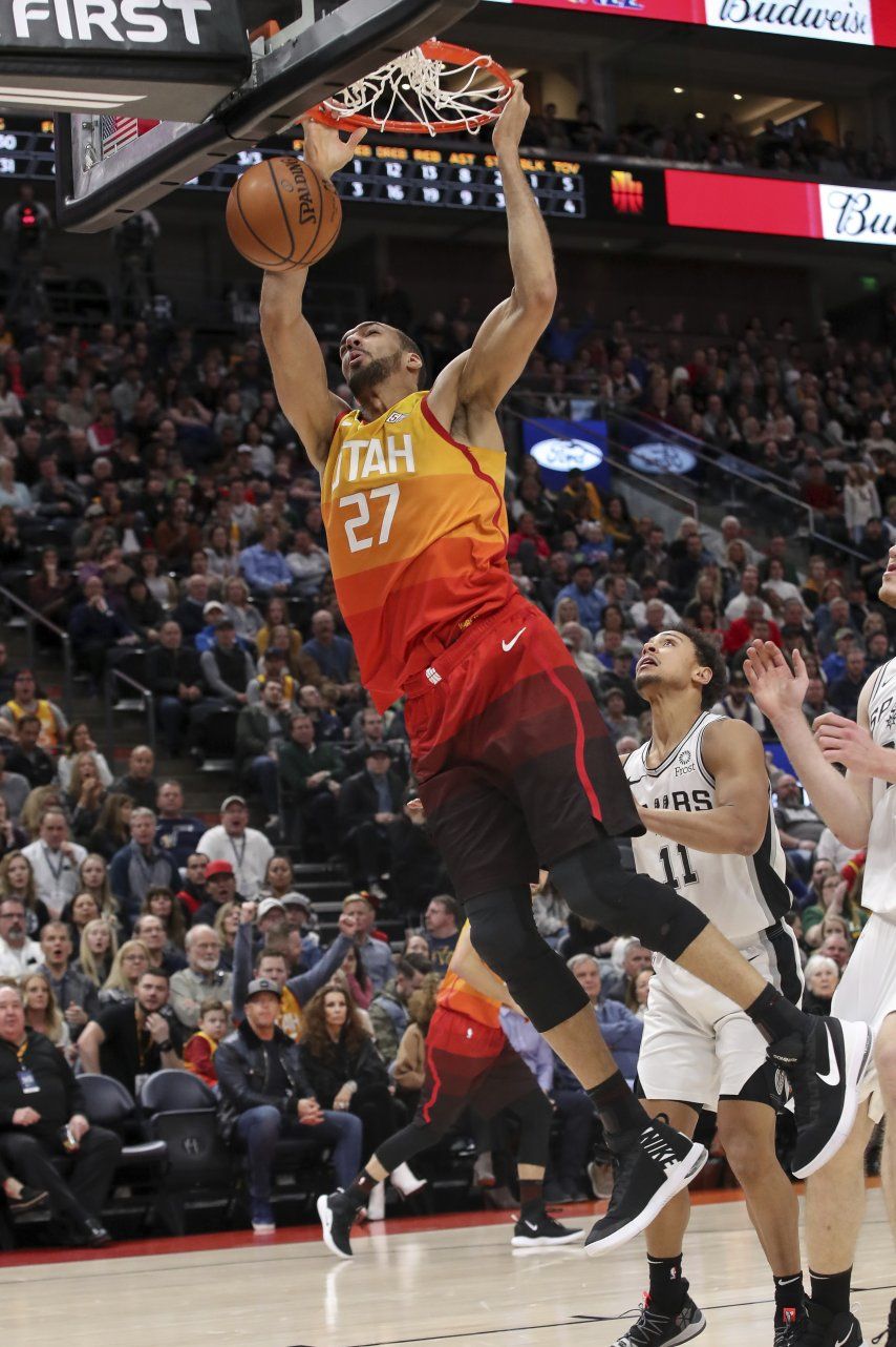 Jazz mantiene buen paso con victoria sobre Spurs